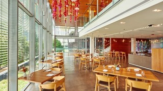 GOMA Restaurant with views to the city and Kurilpa Bridge / View full image