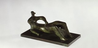 Henry Moore England 1898–1986 Reclining figure: Prop 1975 / Bronze maquette / prop. ed. 6/9 / 12.7 x 28 x 15cm / Purchased 1976
